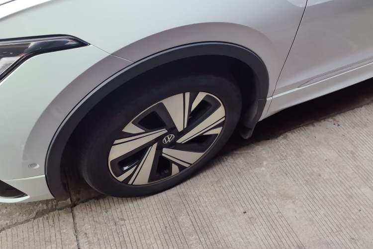 Used Volkswagen Tiguan L 2023 Facelifted 380TSI Automatic All-Wheel Drive R-Line Plus Version 7-Seater
