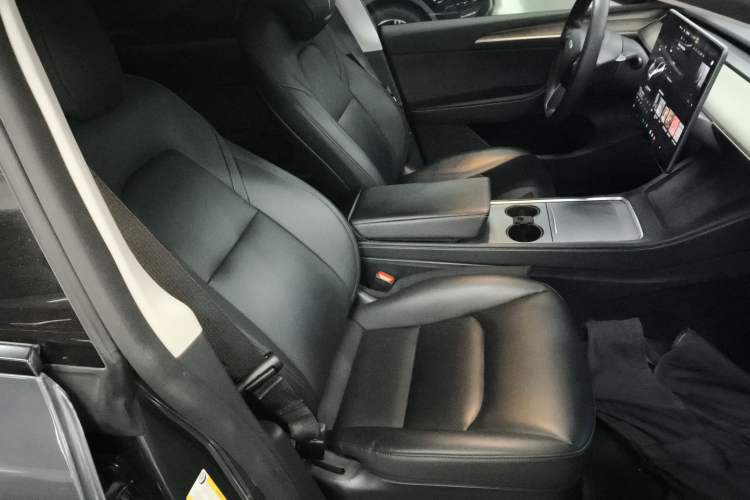 Used Tesla Model Y 2021 Long-Range All-Wheel-Drive Version
