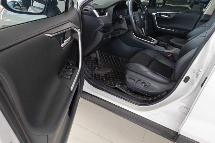 Used Toyota Wildlander 2023 2.0L CVT Four-Wheel Drive Luxury PLUS Edition