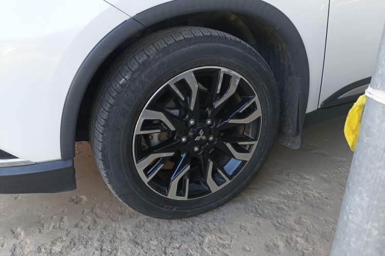 Used Mitsubishi Outlander 2019 2.0L Two-Wheel Drive Comfort Edition 5 Seats China VI Standard
