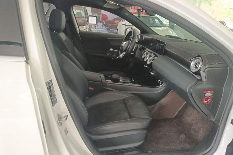 Used Mercedes-Benz A-Class 2022 Revised Version A 200 L Sport Sedan Fashionable Style
