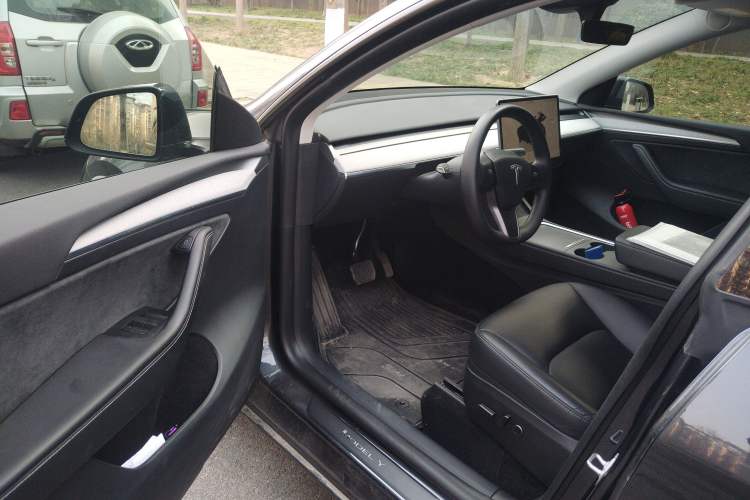 Used Tesla Model Y 2024 Rear-Wheel-Drive Version
