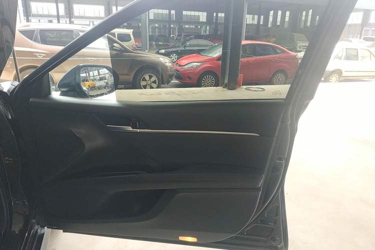 Used Toyota Camry 2021 2.0G Luxury Edition
