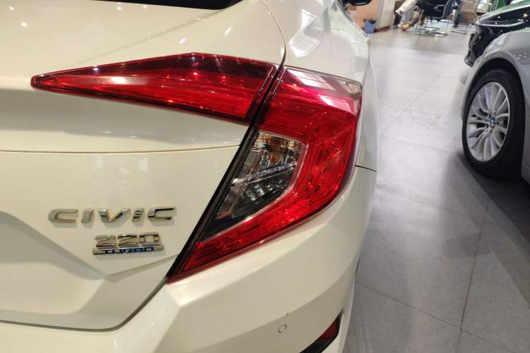 Used Honda Civic 2016 220TURBO CVT Luxury Edition
