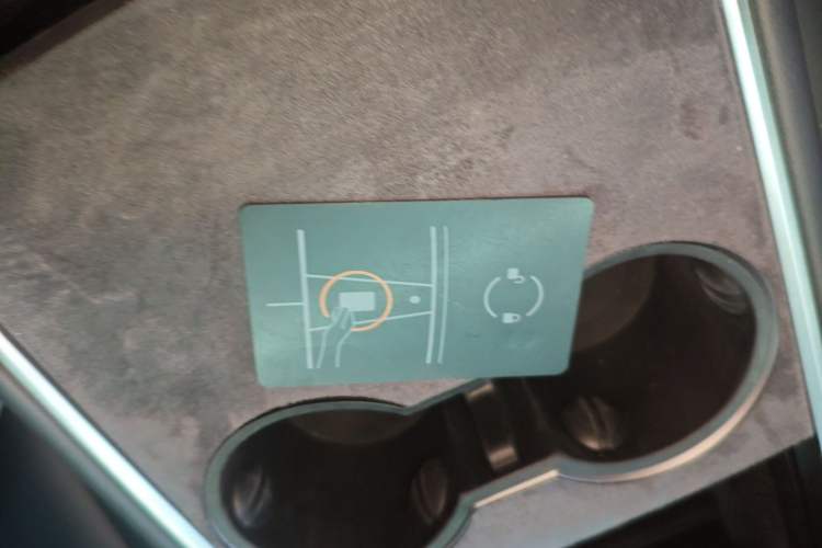 Used Tesla Model Y 2024 Long-Range All-Wheel-Drive Version
