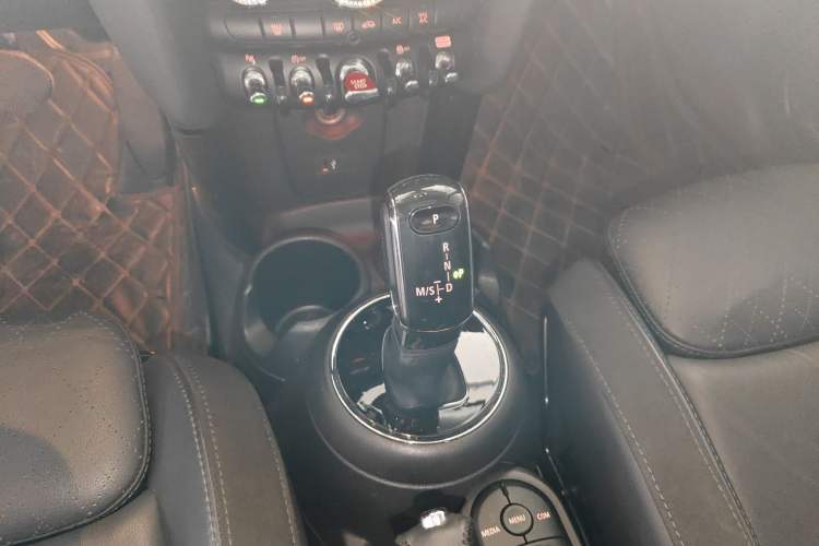 Used  MINI 2018 1.5T COOPER Classic Edition Five-Door Version
