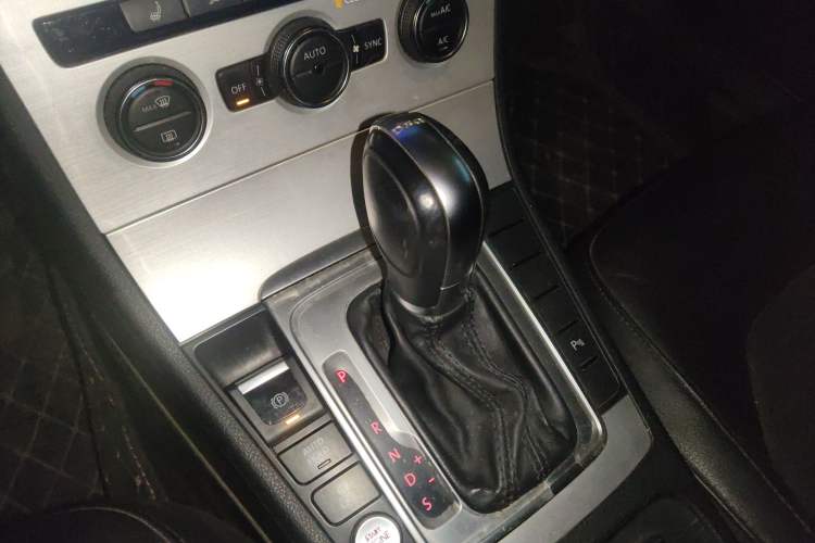 Used Volkswagen Magotan 2016 1.8TSI Luxury Comfort Model
