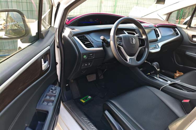 Used Honda Jade 2014 1.8L Automatic Comfort Elite Version 5 Seats
