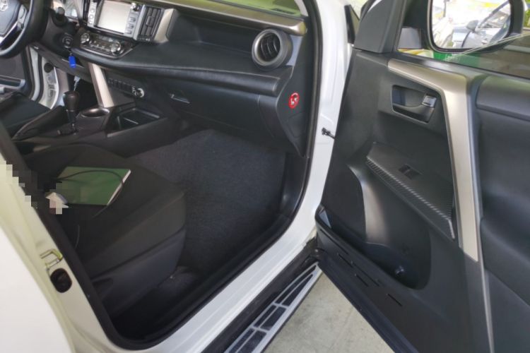 Used Toyota RAV4 2015 2.0L CVT Two-Wheel Drive Fashion Edition
