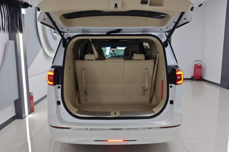 Used Buick GL8 2023 ES Lu Zun Deluxe Model
