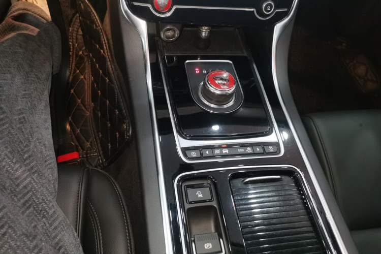 Used Jaguar XFL 2019 XFL 2.0T 200PS Two-Wheel-Drive Luxury Edition
