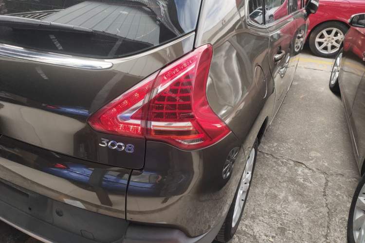 Used Peugeot 3008 2015 2.0L Automatic Classic Edition

