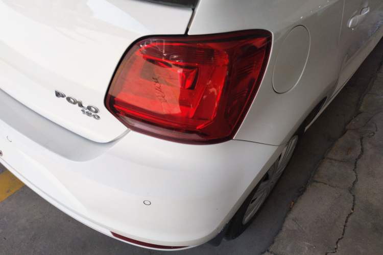 Used Volkswagen Polo 2016 1.6L manual Comfort trim level