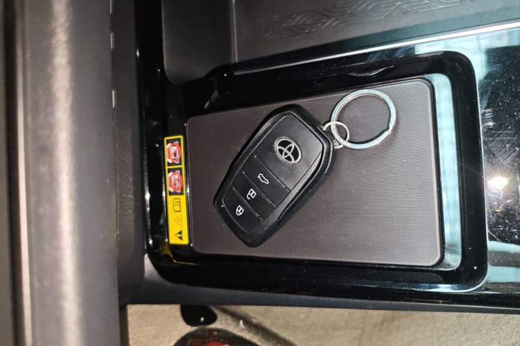 Used Toyota Camry 2024 Dual-Engine 2.5HG Prestige Edition
