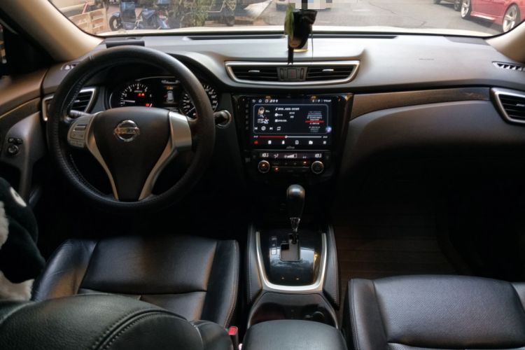 Used Nissan X-Trail 2015 2.5L CVT Leading MAX Edition 4WD
