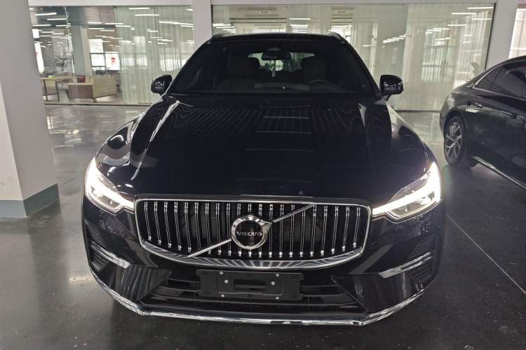 Used Volvo XC60 2025 B5 4x4 Smart Luxury Edition
