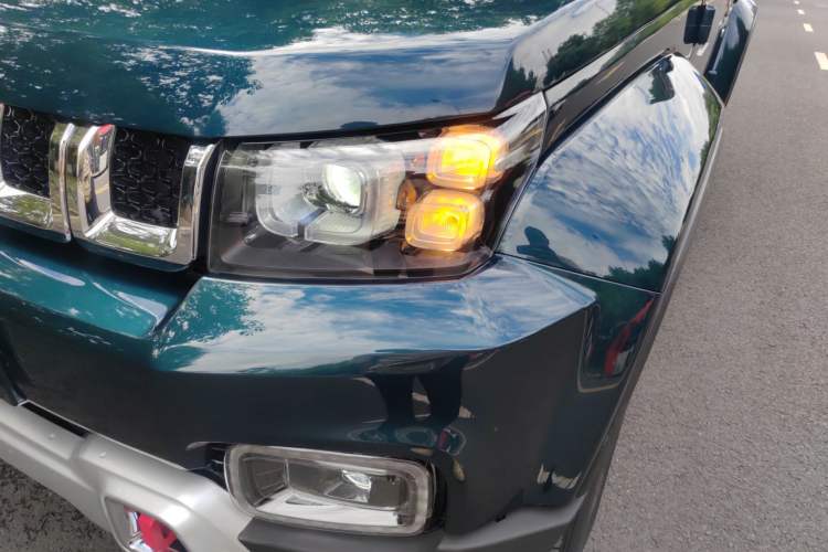 Used Beijing Auto BJ40 2019 Updated Version 2.0T Automatic All-Wheel Drive Urban Hunter Edition Premium China V Emission Standard
