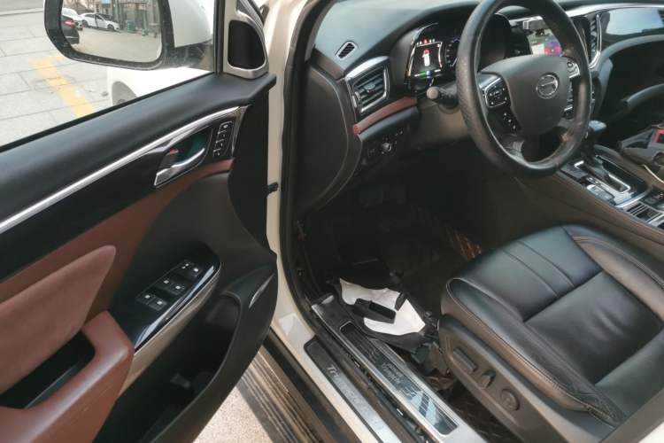 Used GAC Trumpchi GS8 2017 320T Two-Wheel Drive Luxury Smart Connectivity Version (7 Seats)
