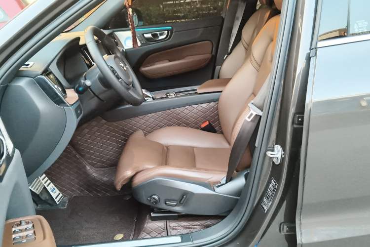 Used Volvo XC60 2023 B5 4x4 Smart Luxury Edition