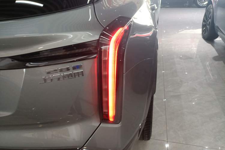 Used Cadillac XT5 2025 2.0T Platinum Edition
