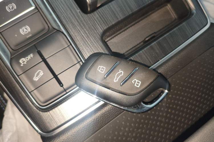 Used Roewe RX5 2025 PLUS 330TGI Automatic Trendsetting Smart Edition
