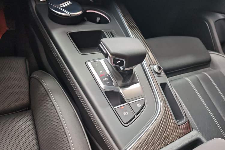 Used Audi A4L 2022 40 TFSI Luxury Dynamic Model
