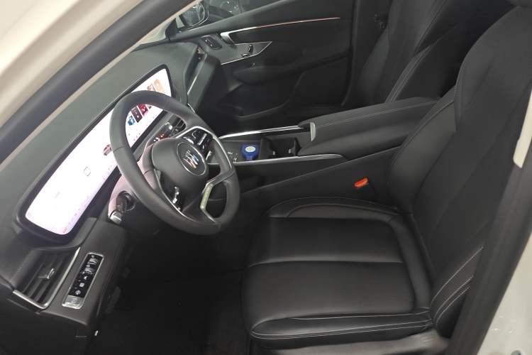 Used Buick LaCrosse 2025 28T Platinum Edition
