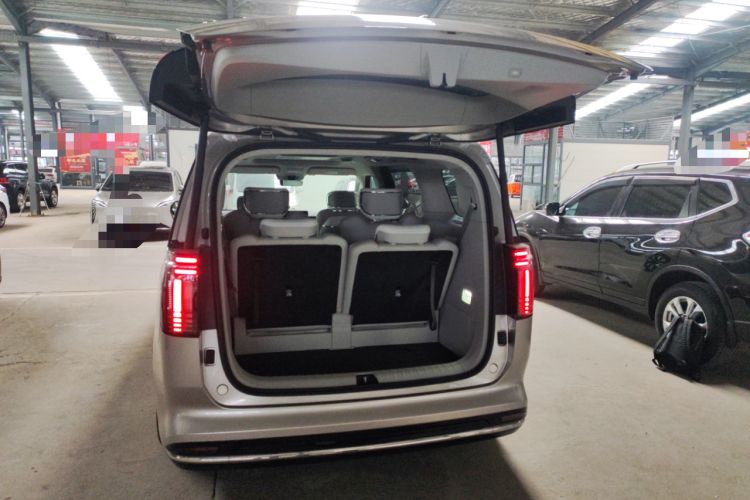 Used Volvo EM90 2025 Ultra Six-Seater