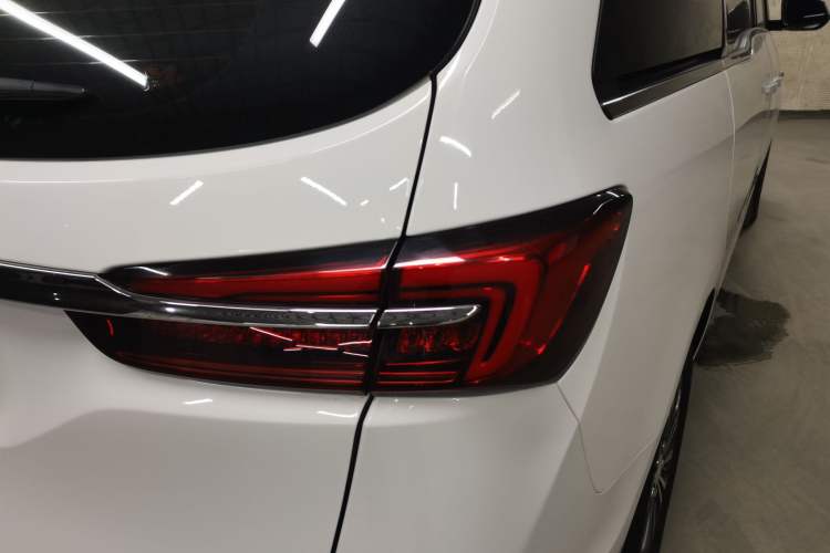 Used Buick GL8 2023 Land Executive Class Comfort Model