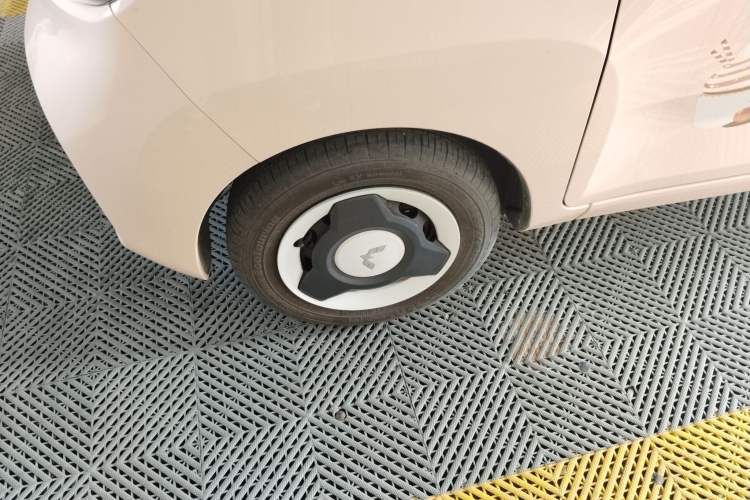 Used Wuling Hongguang MINIEV 2021 Macaron Premium Model – Lithium Iron Phosphate
