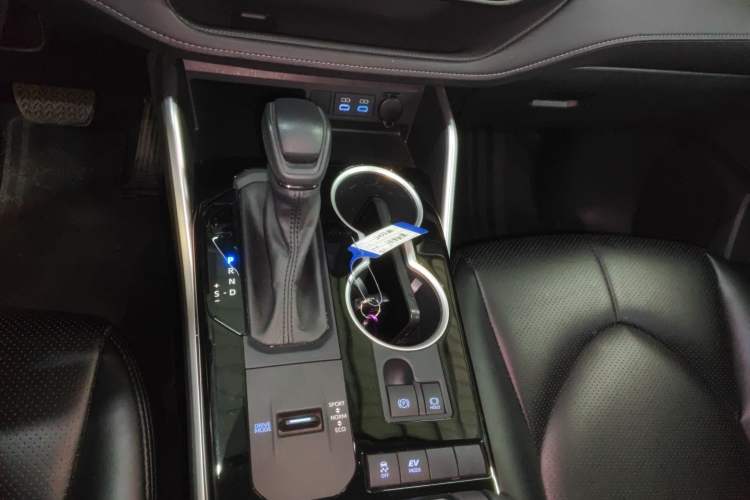 Used Toyota Highlander 2022 Dual-Engine 2.5L Two-Wheel Drive Elite Edition 7-Seater
