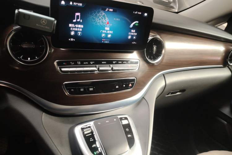 Used Mercedes-Benz V-Class 2021 V 260 Avantgarde Edition
