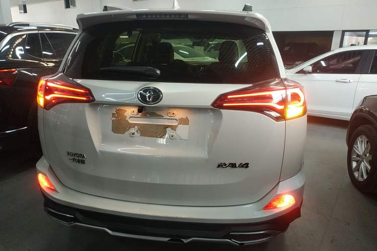 Used Toyota RAV4 2019 2.0L CVT Two-Wheel Drive Pioneer Edition China VI Standard
