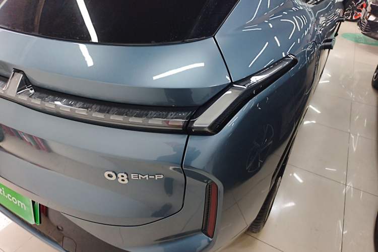 Used Lynk & Co 08 EM-P 2025 220 km All-Wheel-Drive Performance Halo
