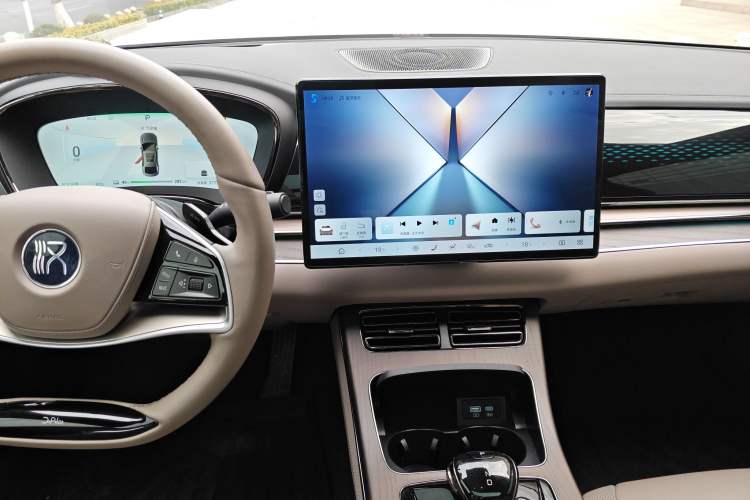 Used BYD Han 2024 EV Glory Edition 610 km All-Wheel Drive "Tian Shen Zhi Jia" Intelligent Driving Model