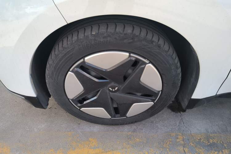 Used Wuling E5 2024 410 km Standard Version
