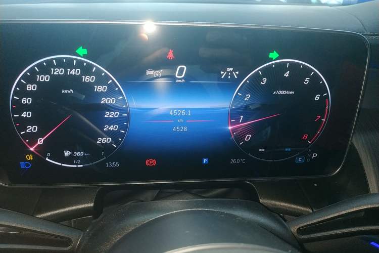 Used Mercedes-Benz GLC 2024 Facelifted GLC 260 L 4MATIC Luxury Version 5 Seats
