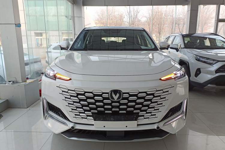 Used Changan UNI-K 2024 2.0T Two-Wheel Drive Global Edition
