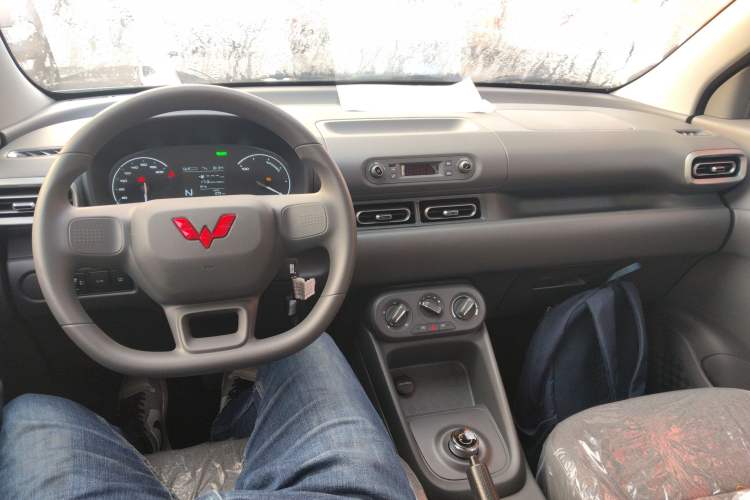 Used Wuling Hongguang New Energy 2024 All-Electric Model 300KM Practical Version
