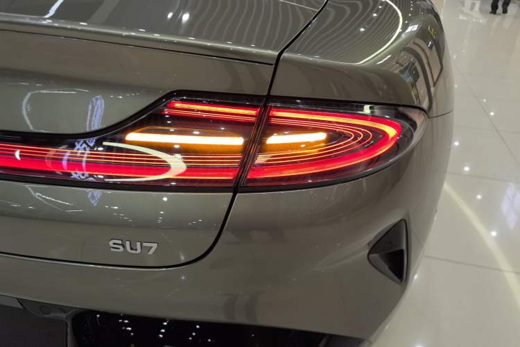 Used Xiaomi Auto SU7 2024 Rear-Drive Long-Range Intelligent Driving Version
