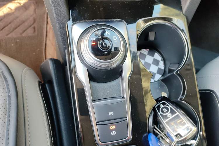 Used Ford Escape 2024 EcoBoost 245 Two-Wheel-Drive Titanium Edition
