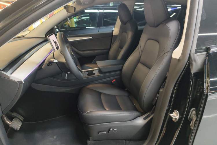 Used Tesla Model Y 2023 Long-Range All-Wheel-Drive Version
