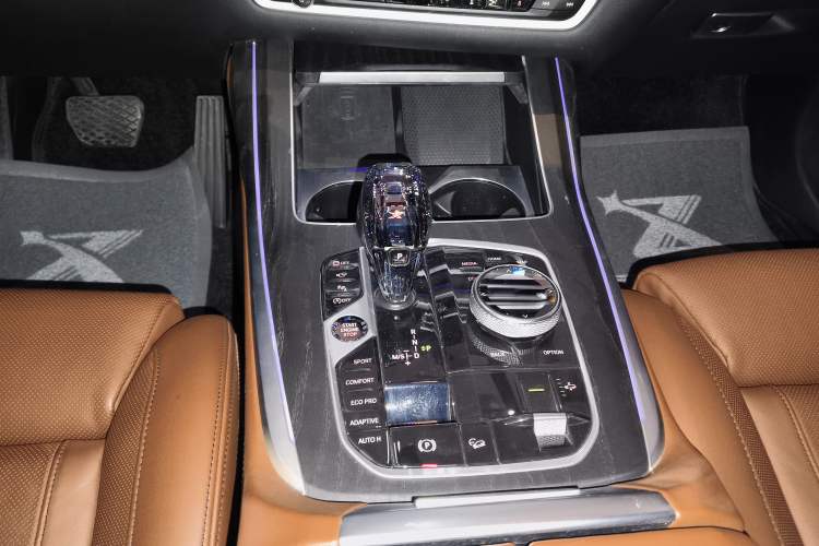 Used BMW X7 2022 xDrive40i Luxury Package with Premium Features
