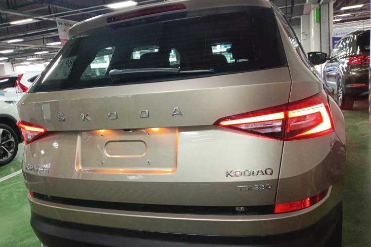 Used Skoda Kodiaq 2019 Facelifted TSI330 7-Seater Two-Wheel-Drive Luxury Enjoyment Edition China VI Standard
