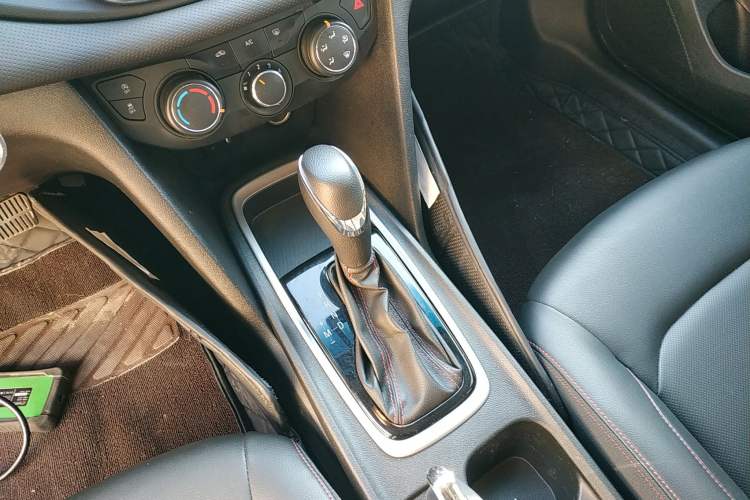 Used Chevrolet Monza 2020 Light Hybrid Redline 320T Dual-Clutch Joyful Edition
