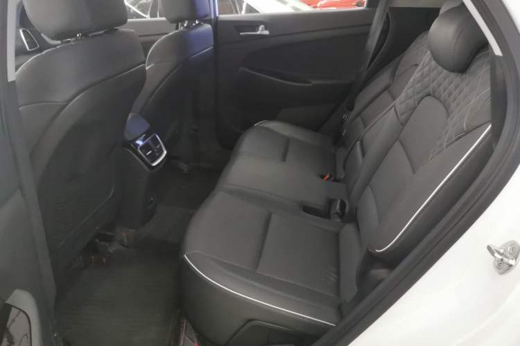 Used Hyundai Tucson 2019 280TGDi Dual-Clutch Two-Wheel Drive Fashion Edition China VI Standard
