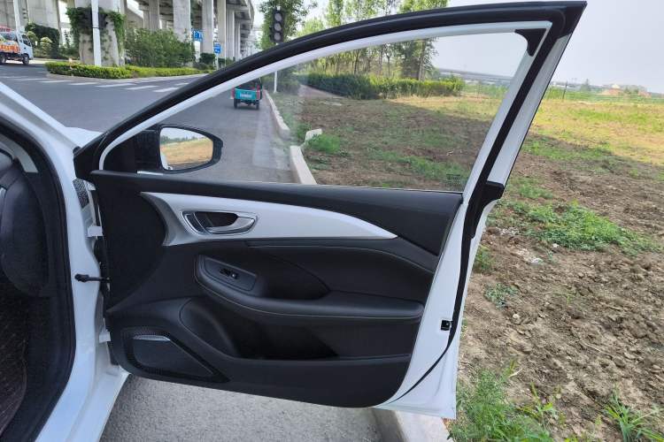 Used Roewe i6 MAX 2020 300TGI Automatic Sporty Cool Edition
