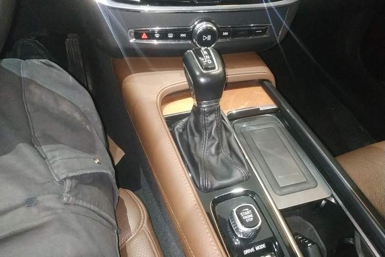 Used Volvo S90 2020 T5 Zhiyi Luxury Edition
