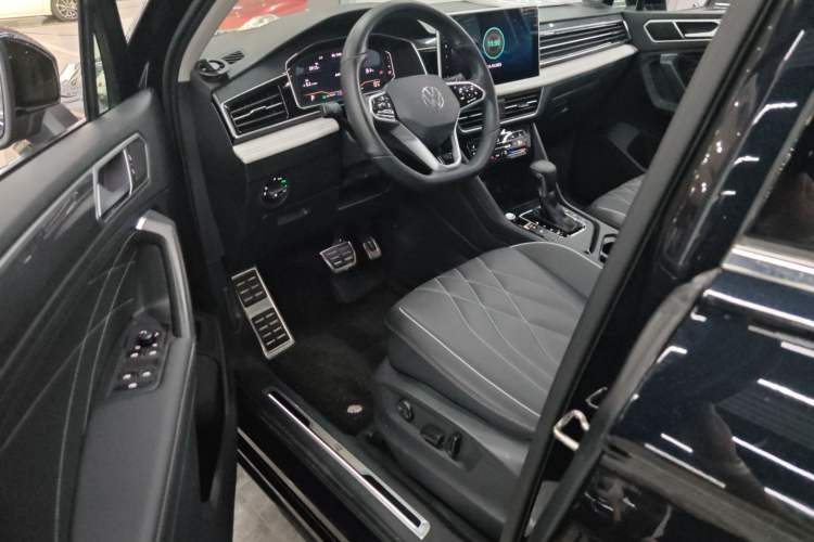 Used Volkswagen Tiguan L 2022 330TSI Automatic Two-Wheel Drive R-Line Enhanced Edition