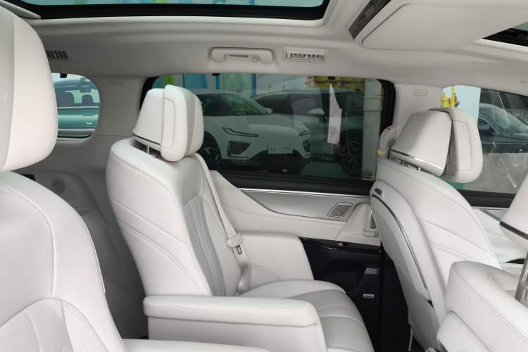 Used Buick GL8 New Energy 2024 Lu Zun Luxury Edition 7-Seater
